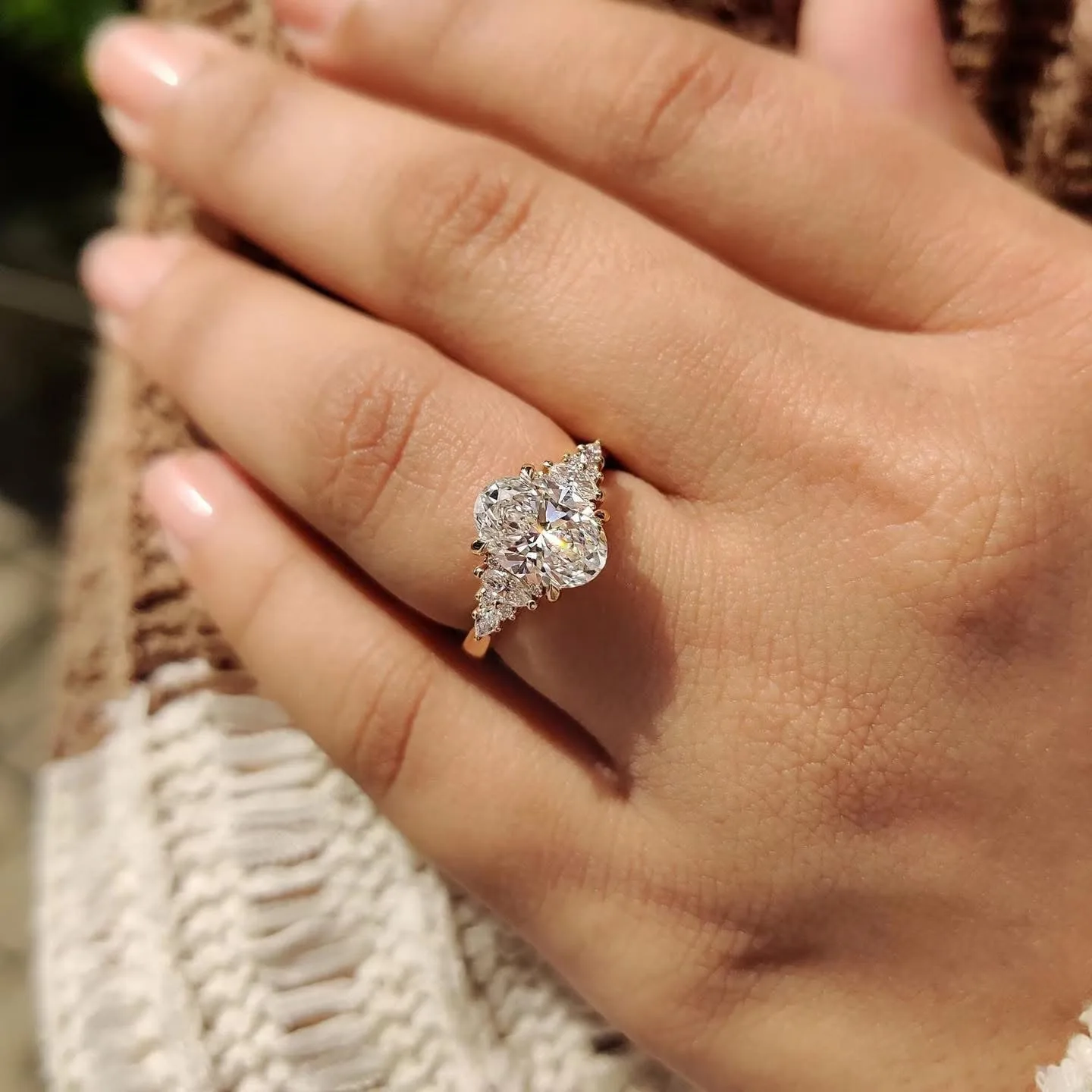 2.0Ct Oval Cut Diamond Ring E VS1 IGI Certified CVD Solid 14K Yellow Gold